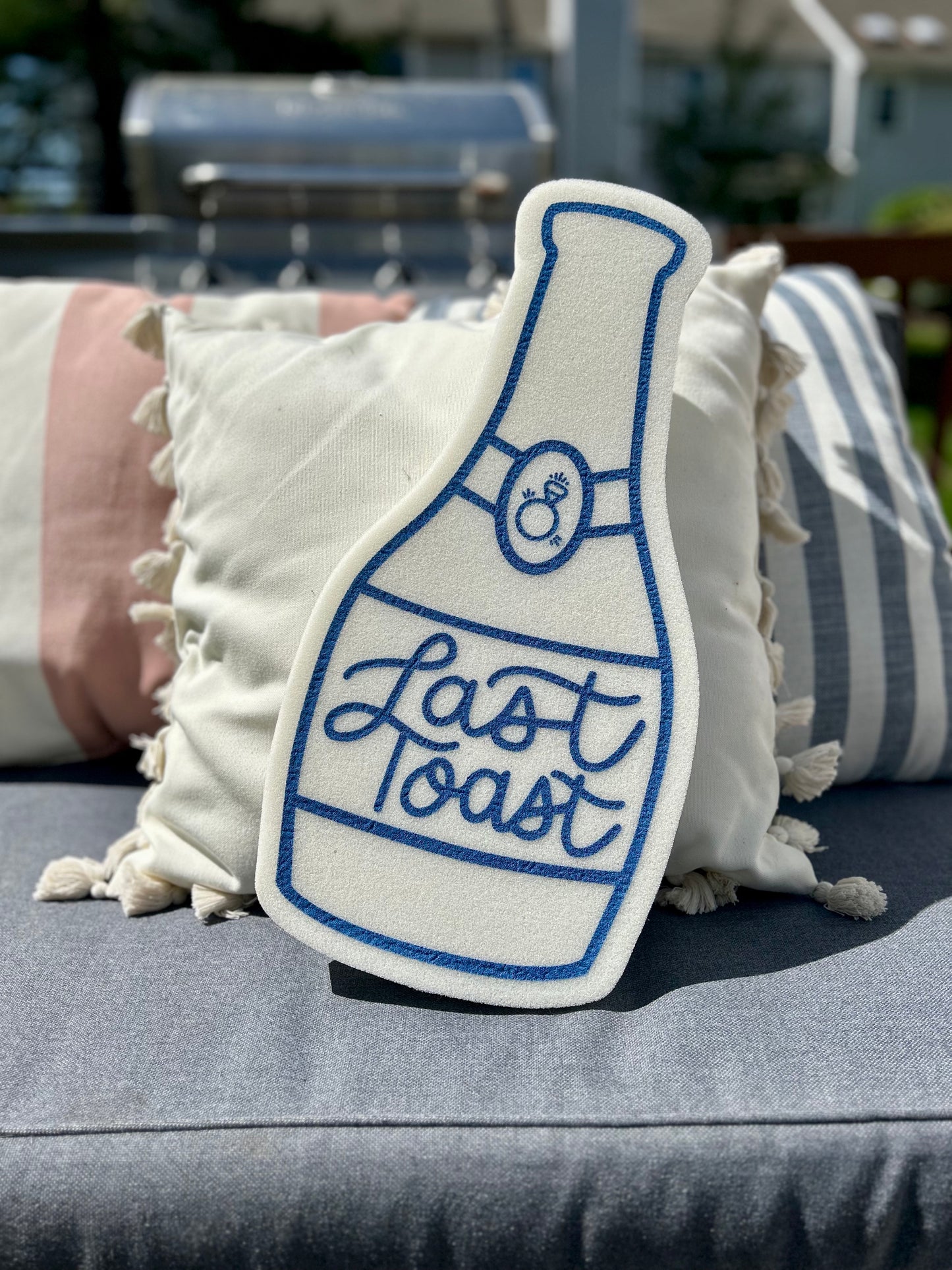 Last Toast XL Champagne Foam Hand